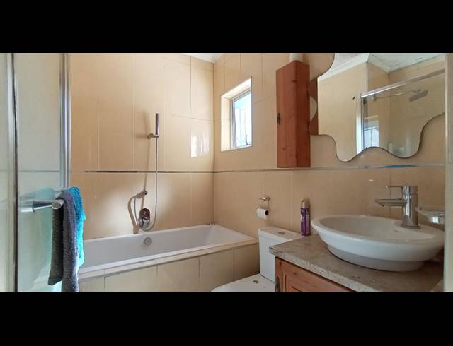 3 BEDROOM HOUSE FOR SALE IN THE WOLDS